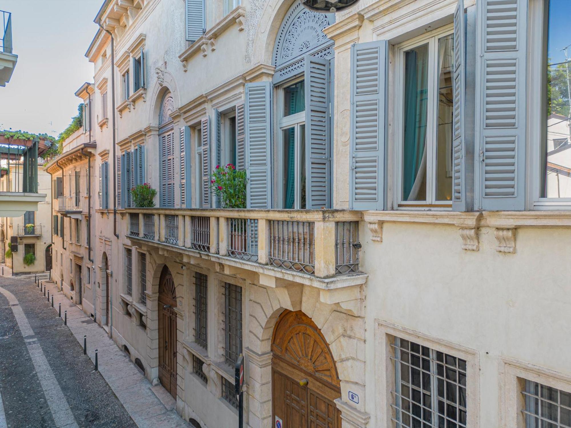 Corte Realdi - Palazzo Camozzini Verona Kültér fotó